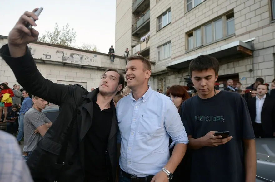 September 13, 2015: A man takes a selfie with Russian opposition leader Alexei Navalny, center, near the Open Russia movement office during Russian regional elections in the town of Kostroma, some 300 km outside Moscow. Russians voted September 13 in a regional election expected to yield few surprises, with the country’s liberal opposition only able to field a handful of candidates.