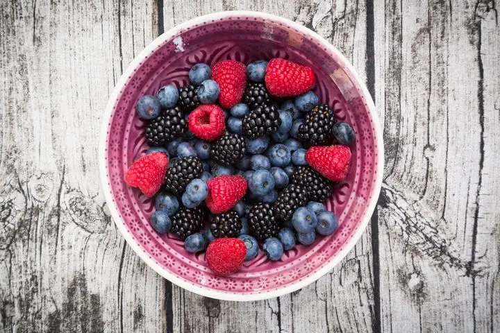 Berries are a sweet treat that’s unlikely to spike your blood sugar.