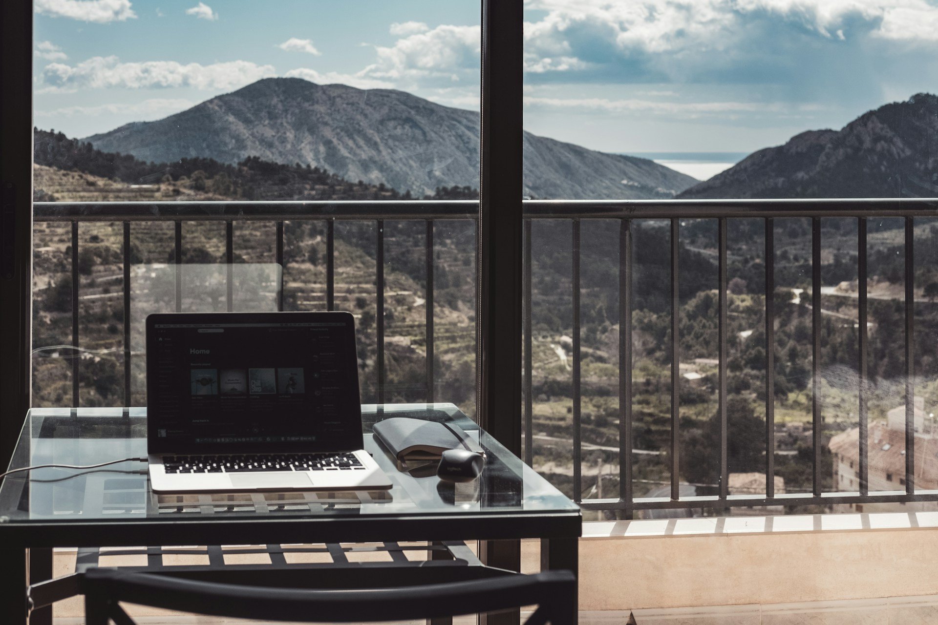 Unraveling the Digital Nomad Lifestyle: Are U.S. Tech Companies Falling Behind?