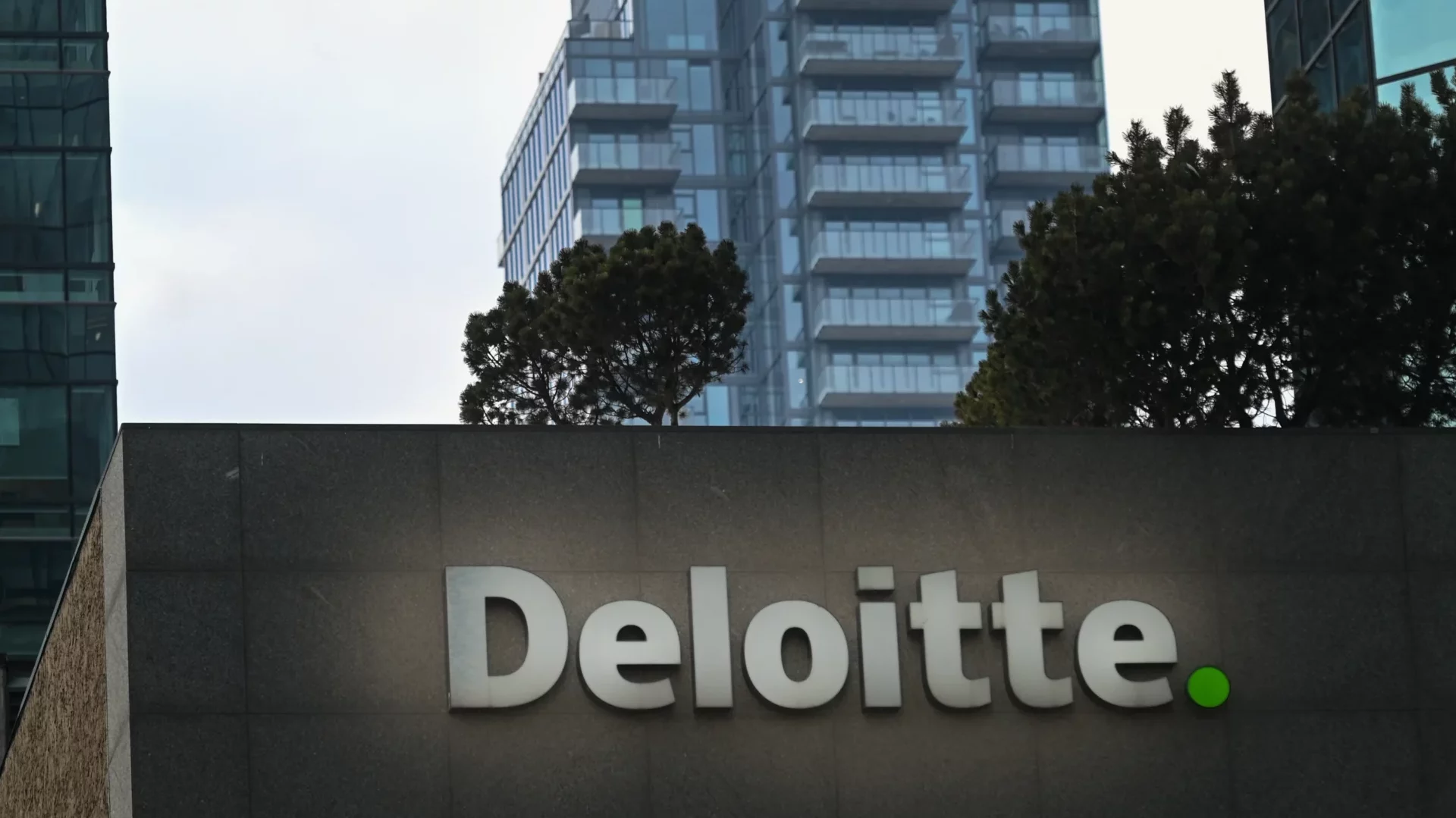 Deloitte Dives into Crypto Crime, Hires Specialists to Track Down Blockchain Wrongdoing