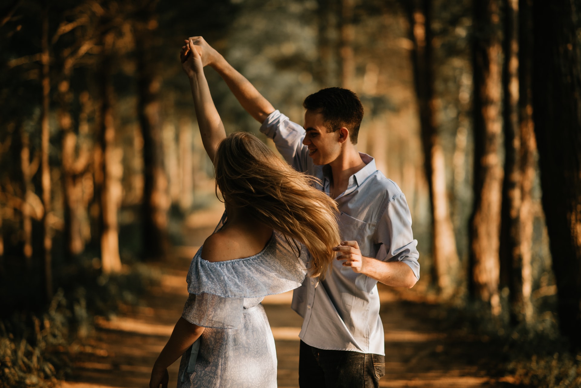 couple dancing a the forest