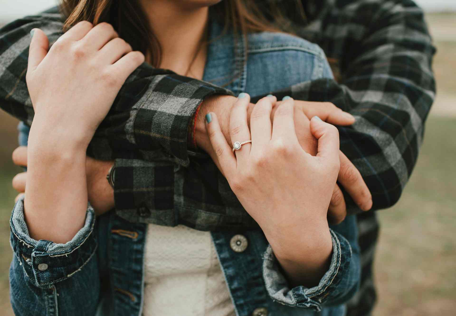 Difference Between a Romantic and a Friendly Hug