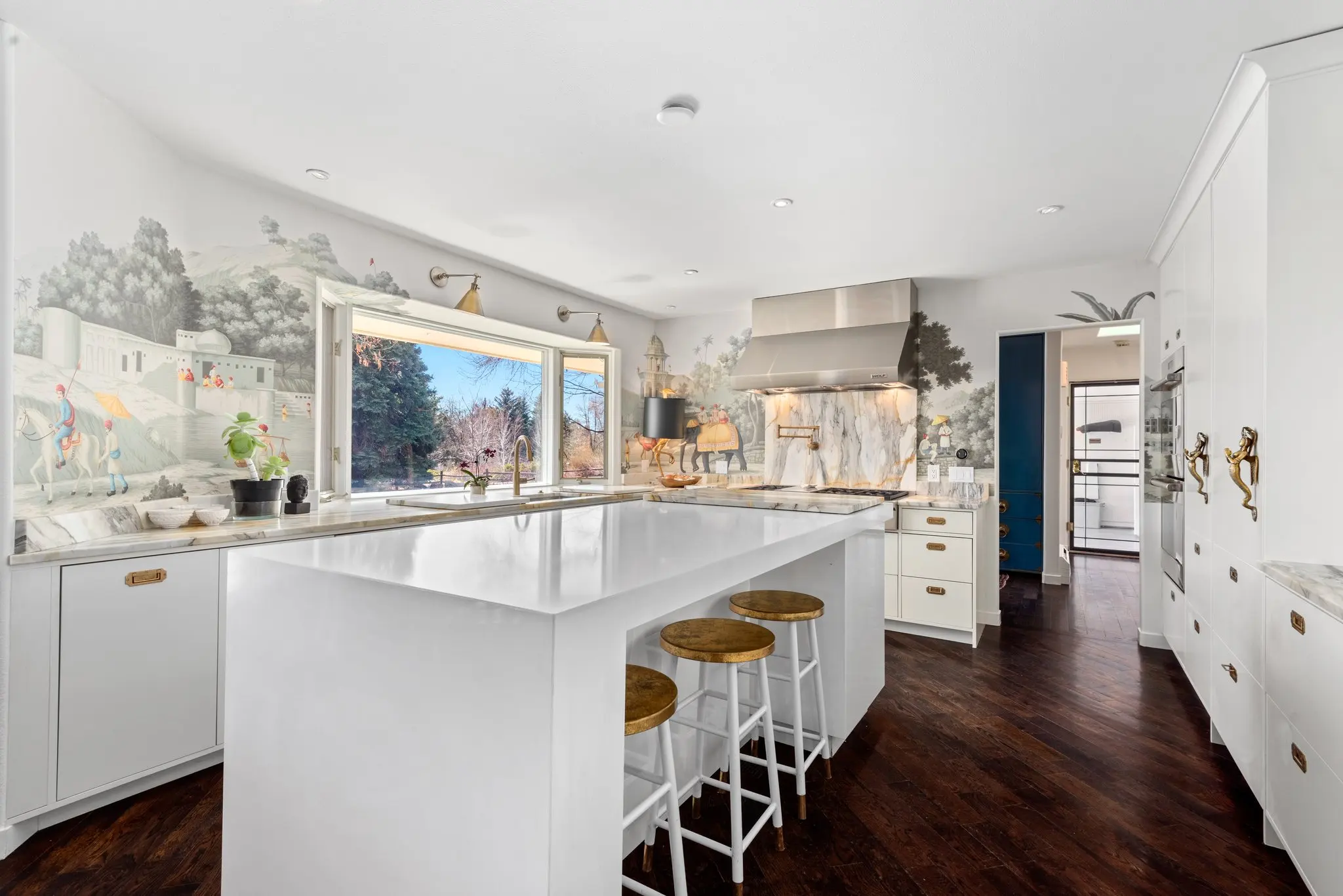 5416 Sunset Drive kitchen