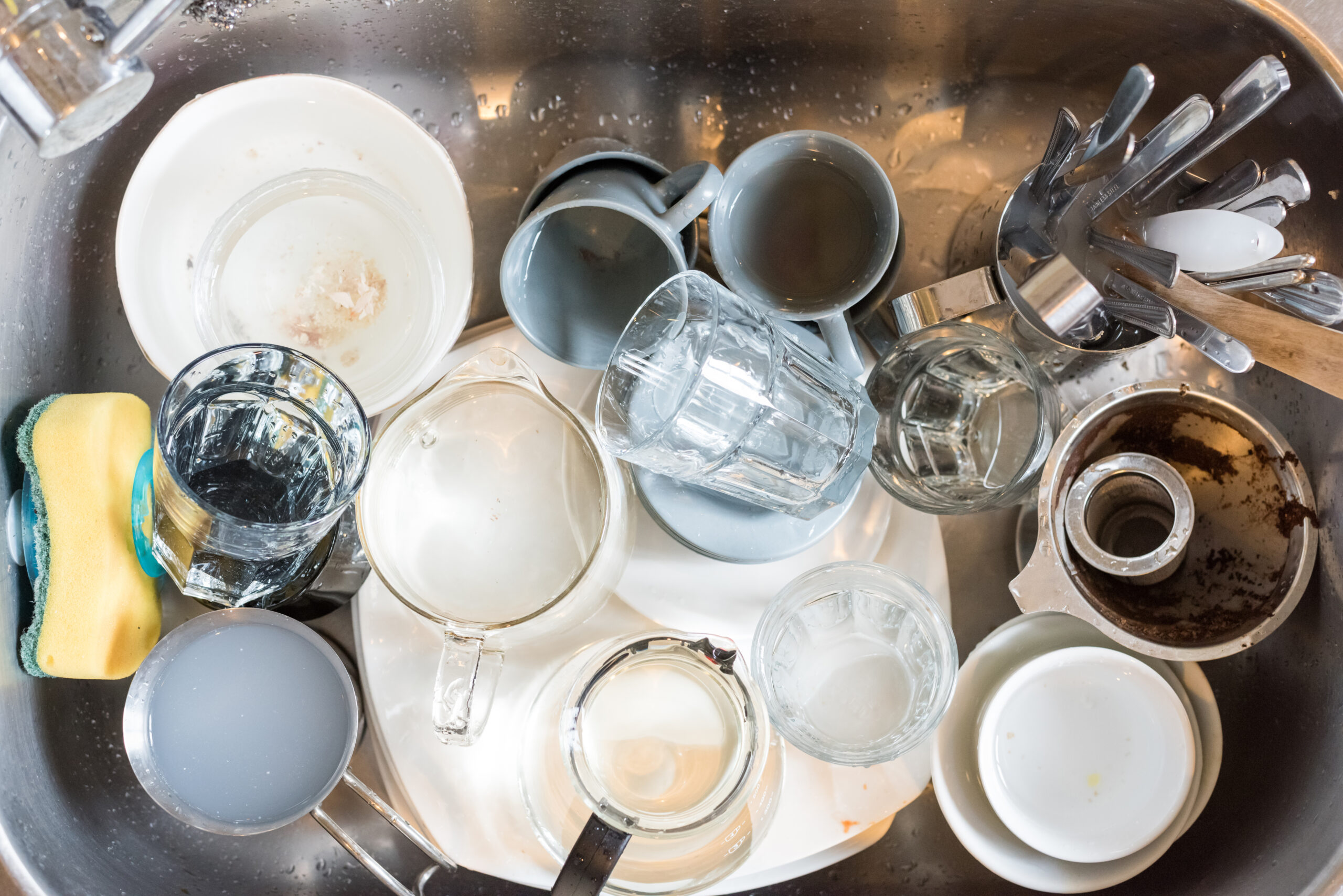 dirty dishes in the kitchen sink at home