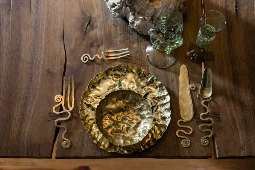 Spiral gold cutlery