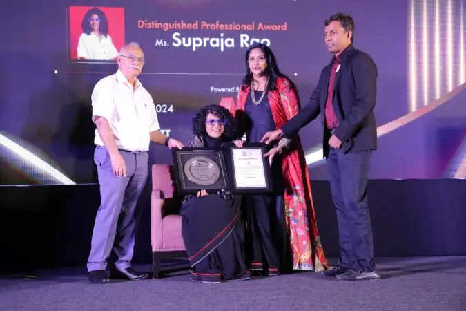 Dr. B. Bhaskar Rao, Chairman, Md Of Kims Hospitals, Ar. Pallavi Anchuri, Chairperson Of Iiid Hrc And Ar. Naveen Kumar Felicitating Ms. Supraja Rao At Iiid Hrc Design Excellence Awards At Park Hyatt