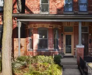 a small front yard with a porch