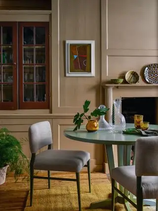 Dining room with taupe walls