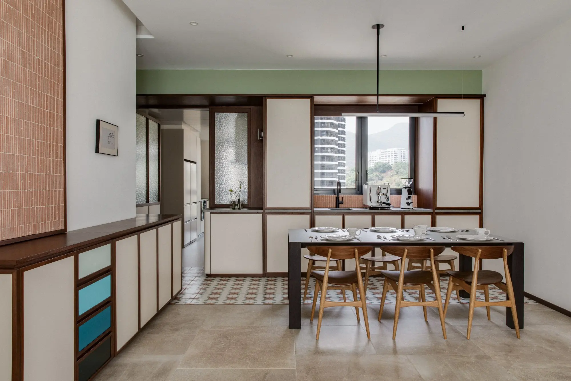 Coffee-making paraphernalia and a sink are close at hand in the dining area. Photo: Harold de Puymorin image