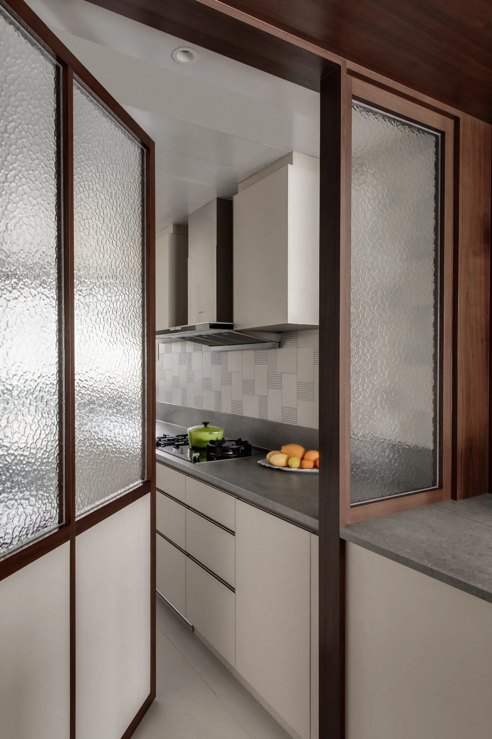Textured glass, used as a divider, enhances the mid-century modern look. Photo: Harold de Puymorin image