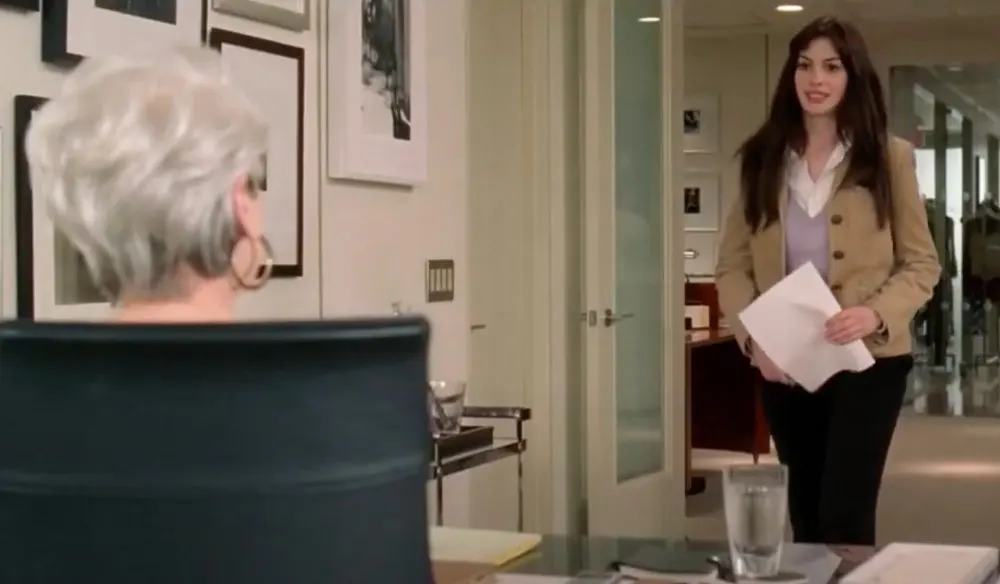 Anne Hathaway Critiques Her Devil Wears Prada Costume Post Grad Frump Gorgeousness