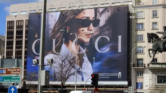 A photo of Alia Bhatt on a billboard in Madrid.