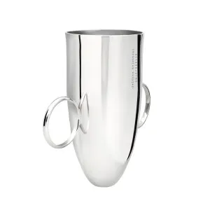 The Delfina Delettrez Objets de Vie Sorso 925 shot glass can be worn on the finger.