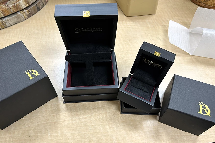 Jewelry Retailers Make a Statement with Branded Boxes