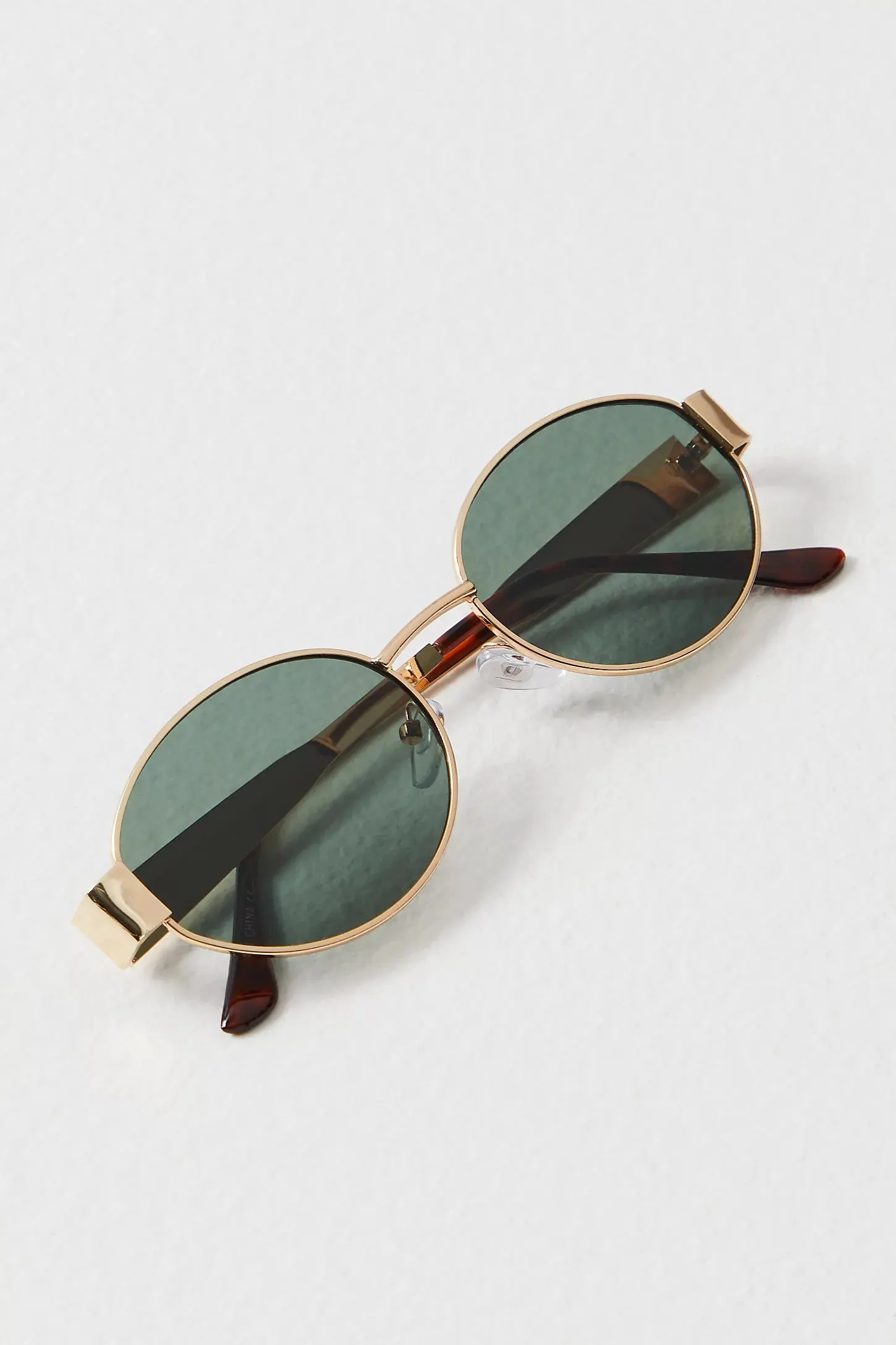 FABULOUS : SUNGLASSES : https://www.freepeople.com/uk/shop/little-secret-round-sunglasses/?category=round-sunglasses&color=070&type=REGULAR&size=One%20Size&quantity=1&cm_mmc=rakuten-_-affiliates-_-HELLO%21%20Magazine-_-1&cm_mmc=rakuten-_-affiliates-_-Skimlinks.com-_-1&utm_medium=affiliates&utm_medium=affiliates&utm_source=rakuten&utm_source=rakuten&utm_campaign=HELLO%21%20Magazine&utm_campaign=Skimlinks.com&utm_term=1546776&utm_term=668609&utm_content=1&utm_content=1&utm_kxconfid=v3sdm8r4u&utm_kxconfid=v3sdm8r4u&ranMID=43247&ranMID=43247&ranEAID=TnL5HPStwNw&ranEAID=ZuQBth%2aK%2FyI&ranSiteID=TnL5HPStwNw-RKo4N8GV6NiNBC3t7OUbNw&ranSiteID=ZuQBth.K_yI-TCoM1ZMB9GSZp6RJ1L8YUg