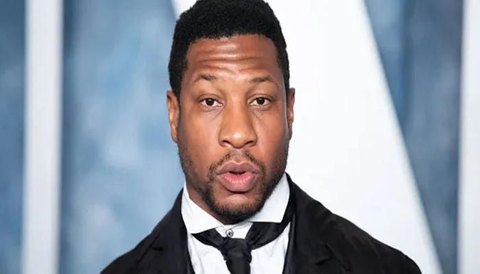 Jonathan Majors’ Lawyer Shows Text Messages from a Woman Saying She Was to Blame for a Fight