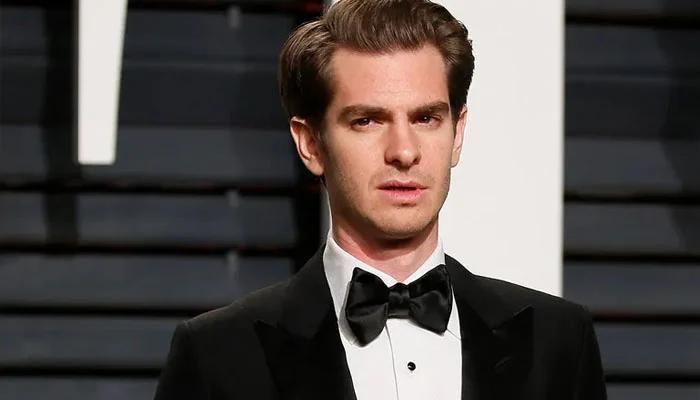 Andrew Garfield Plays an Astronomer in the ‘Voyagers’ Biopic of Carl Sagan