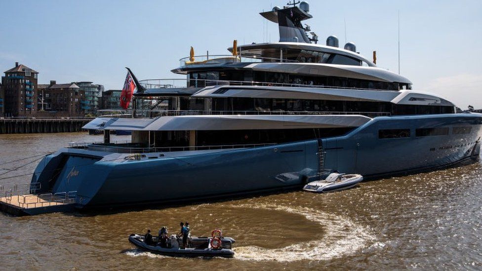 Joe Lewis: UK tycoon bailed in fraud case but cannot use superyacht