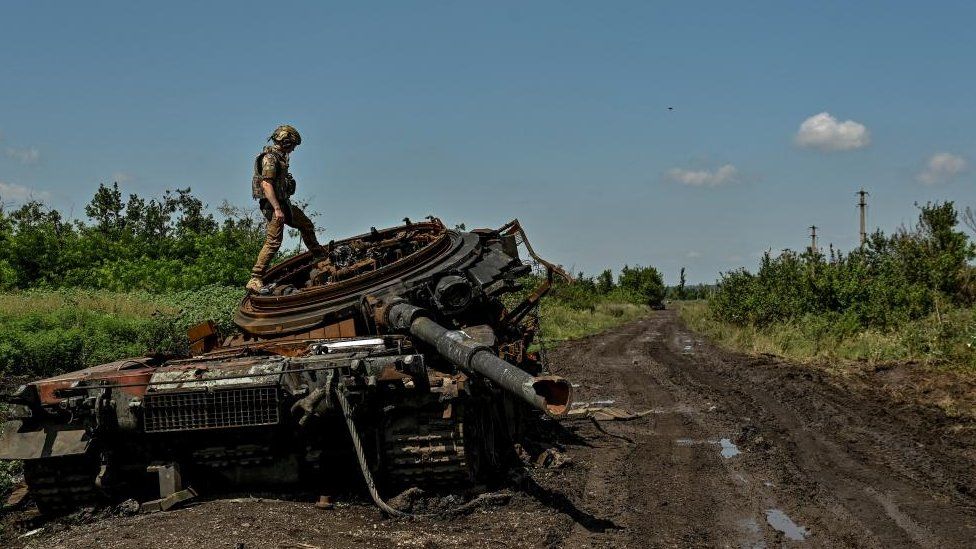 Ukraine war: Kyiv claims success as southern fighting intensifies