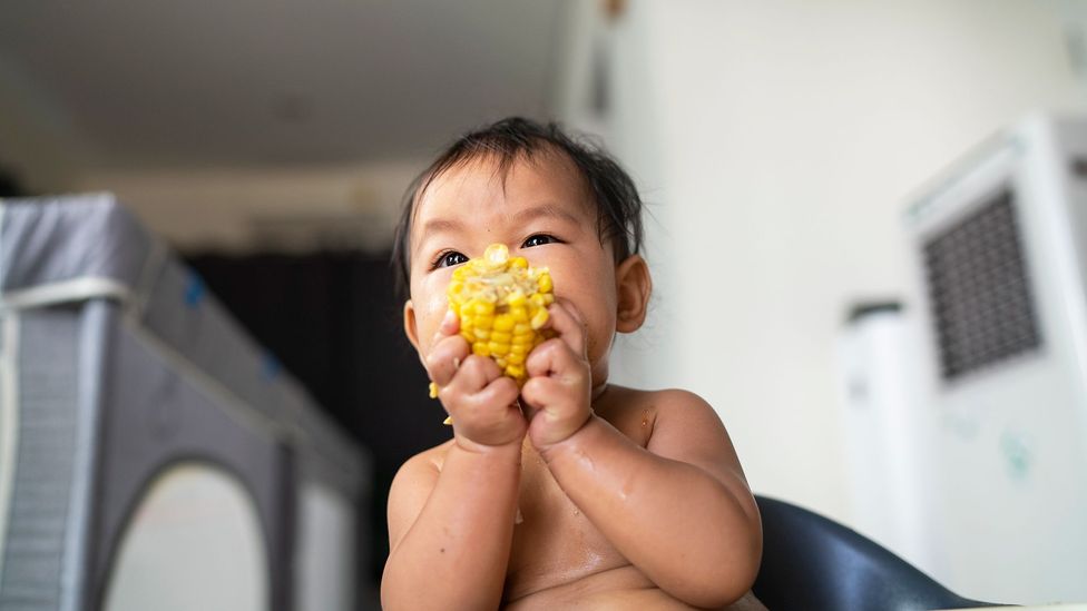 Baby-led weaning: What are the risks and benefits?