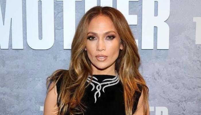 Jennifer Lopez’s High-Slit Dress Almost Causes an Embarrassing Wardrobe Malfunction