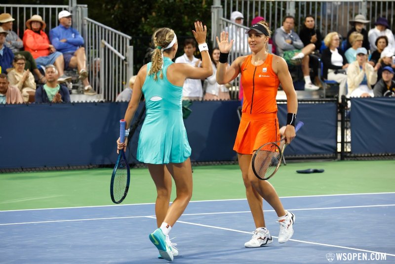 TenisBrasil – Bia e Azarenka vencem 10 games seguidos e avançam