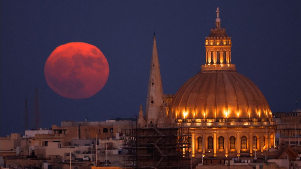 Sturgeon Moon: Supermoon pictures from around the world