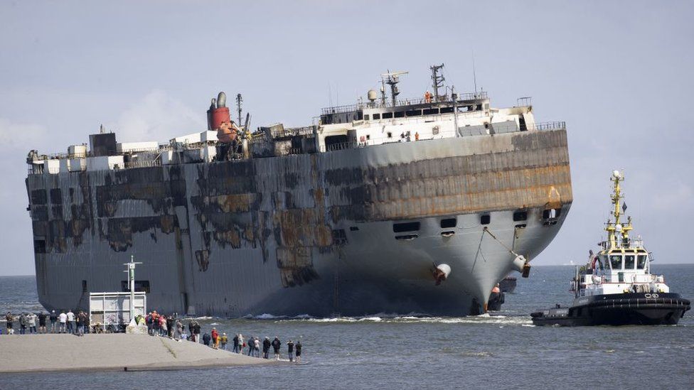 Fremantle Highway: Disaster averted as burnt car carrier reaches port