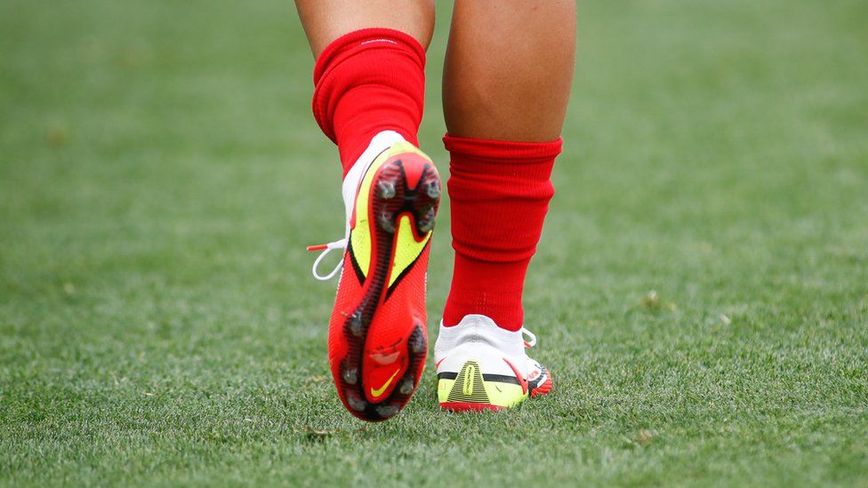 Brands urged to promote female football boots