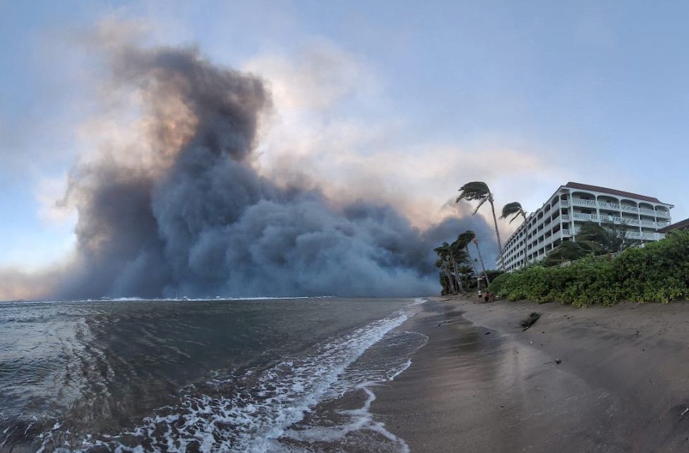 When a ‘fire hurricane’ hit, Maui’s warning sirens never sounded