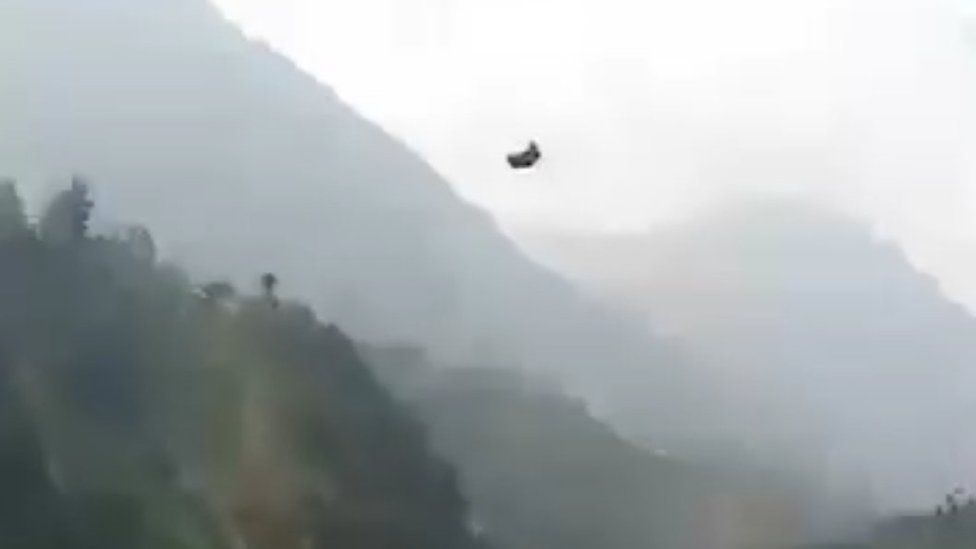 Pakistan: Rescue under way for eight people trapped in broken cable car