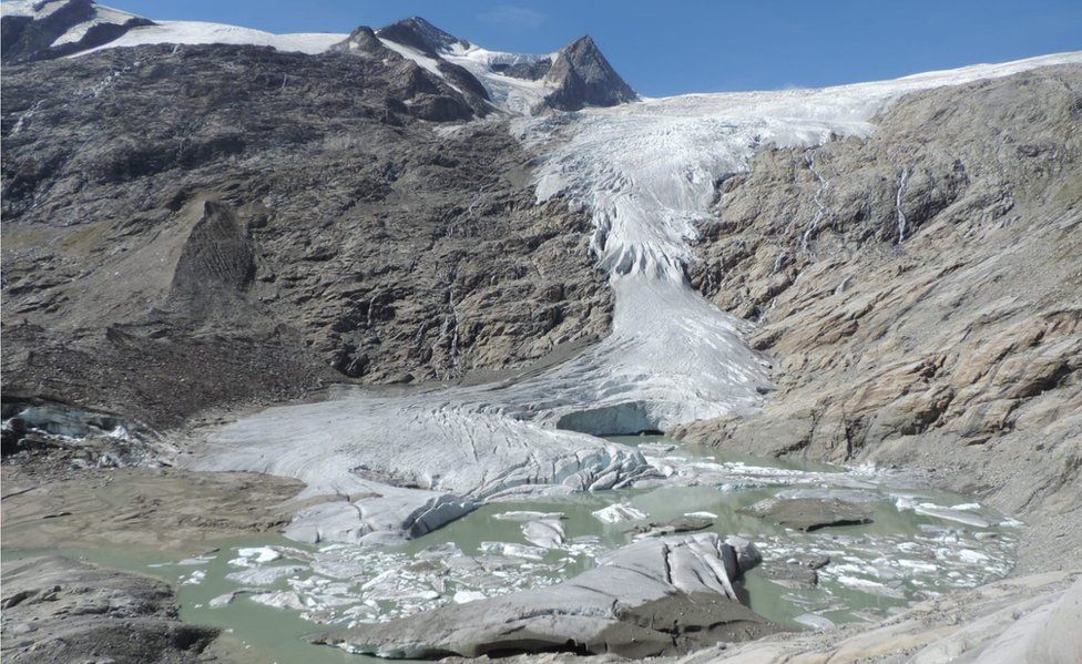 Alpine guide finds body missing on Austrian glacier since 2001