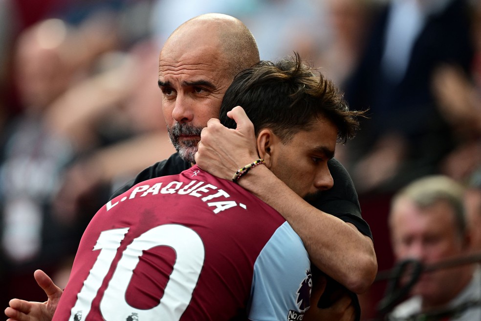 Após negociação interrompida, Lucas Paquetá é abraçado por Guardiola em West Ham x City