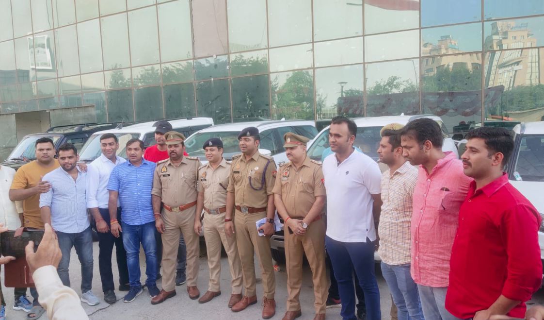 एक झटके में उड़ा ले जाते थे लग्ज़री कार, करोड़ों की कारों के साथ पुलिस ने दबोचा पूरा गिरोह Noida News