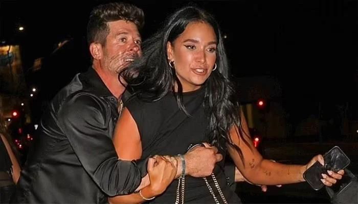 Robin Thicke Falls into Bush Outside Club, ‘Thats Embarrassing’