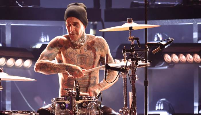 After His Wife Kourtney Kardashian Had “Fetal Surgery,” Travis Barker Returned to the Stage