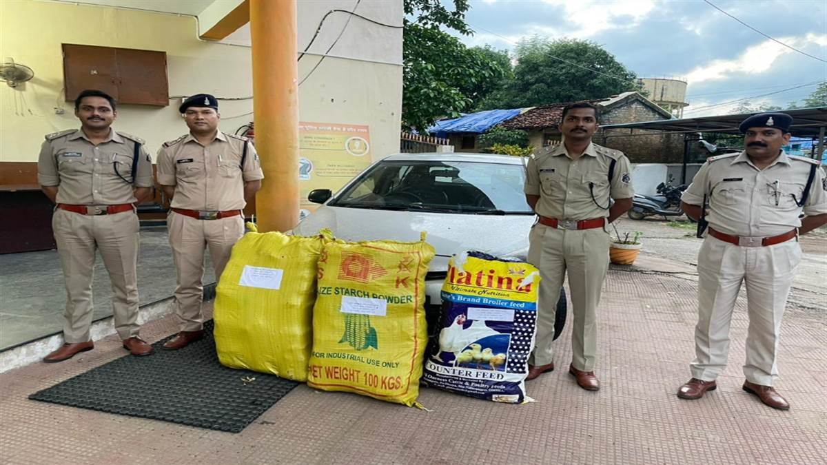 Ambikapur crime News :  लग्जरी कार में 85 किलो गांजा छोड़ भागे तस्कर – Smugglers fled leaving 85 kg of ganja in luxury car