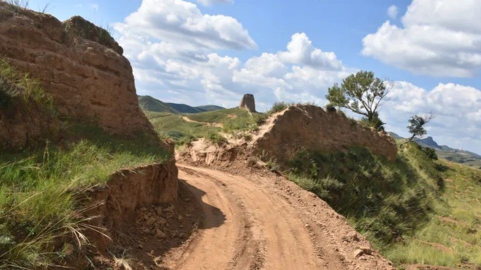 China: Great Wall damaged by workers looking for shortcut