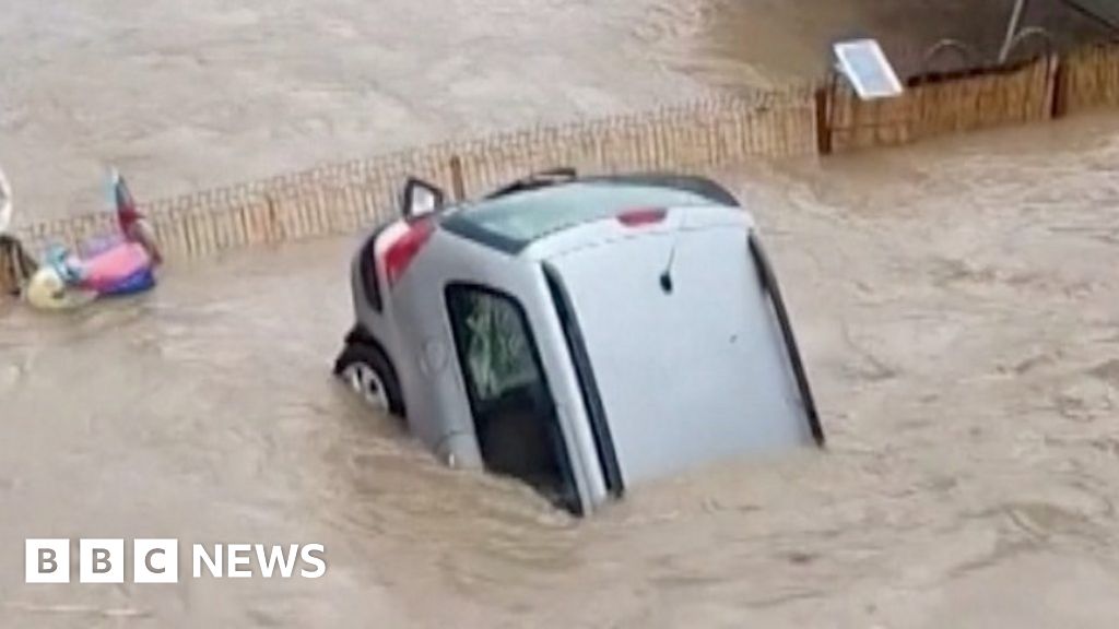 Streets turn to rivers in deadly floods in Turkey