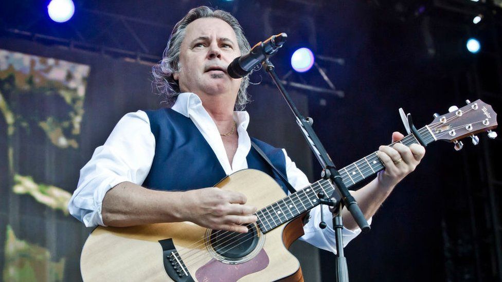 Runrig singer Bruce Guthro dies aged 62