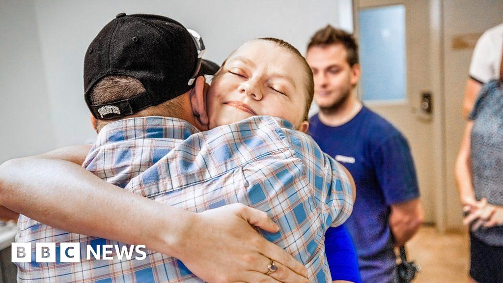 Father meets his late daughter’s heart recipient