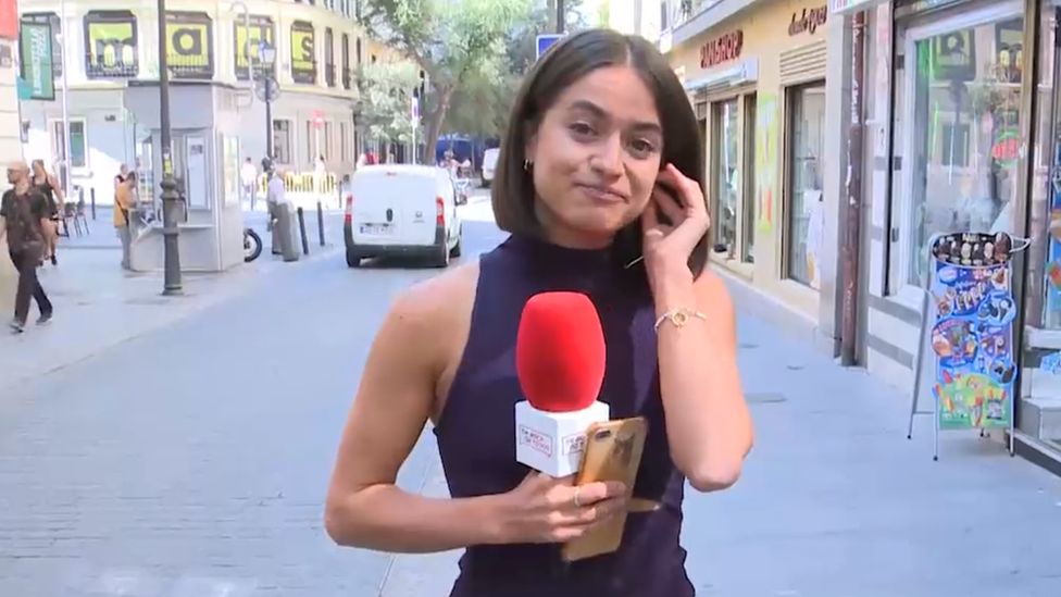 Isa Balado: Anger in Spain after man appears to grope reporter live on air