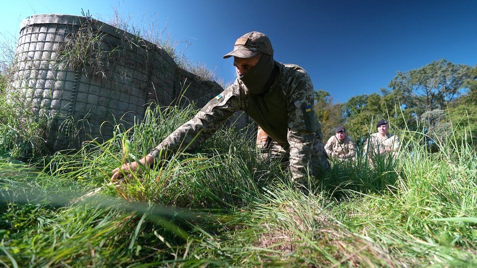 Ukraine war: Training to clear the world’s most heavily mined country