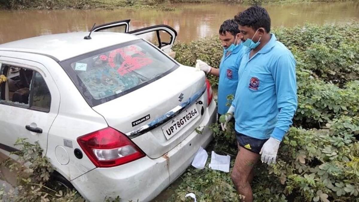 Jhabua News: उफनता नाला पार करने के दौरान कार बही, कानपुर के दो युवक लापता – Jhabua News Car swept away while crossing overflowing drain two youths from Kanpur missing