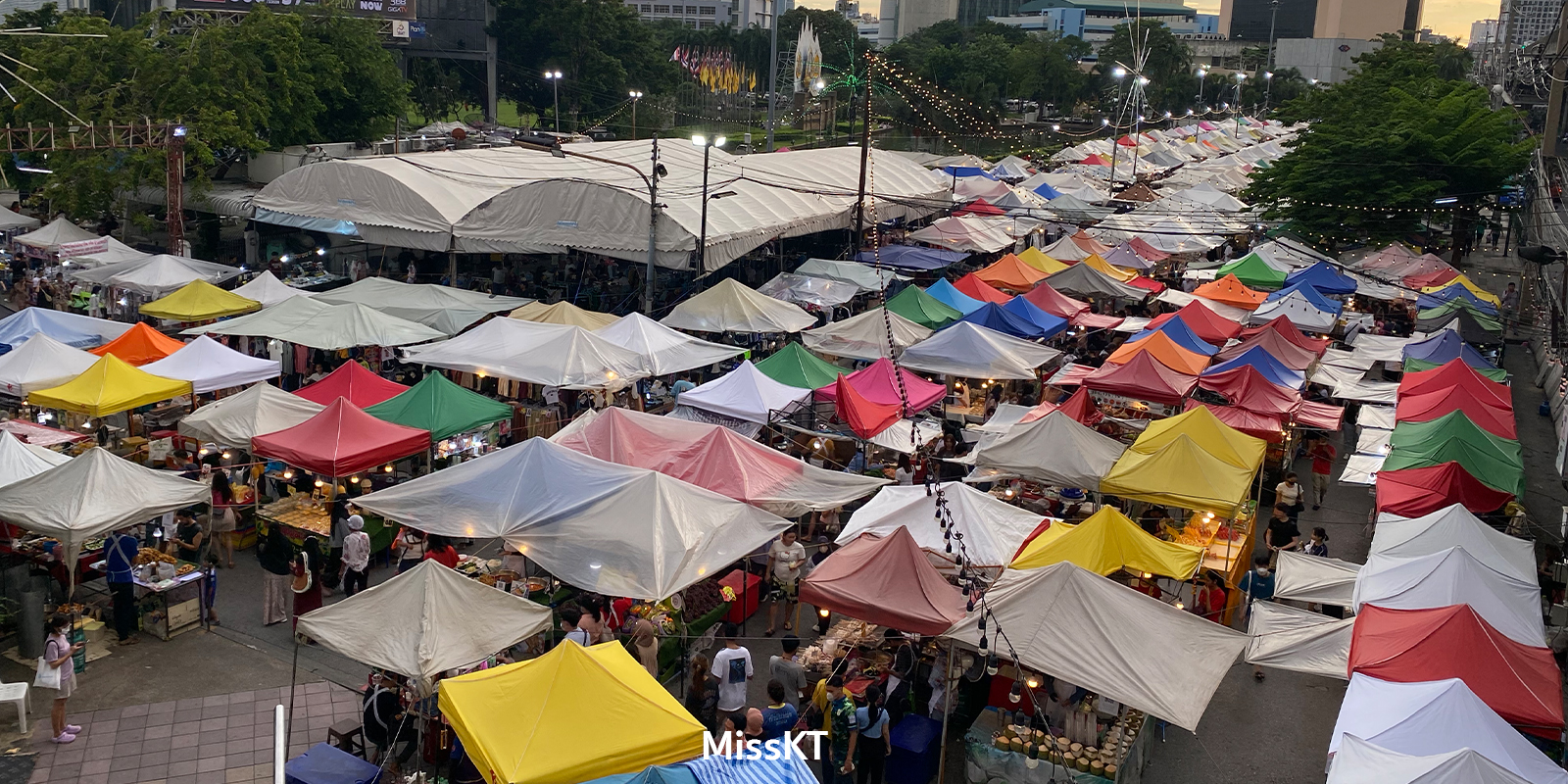 พาตะลุย ตลาด กกท. รามคำแหง ช้อปฟิน กินกระจาย