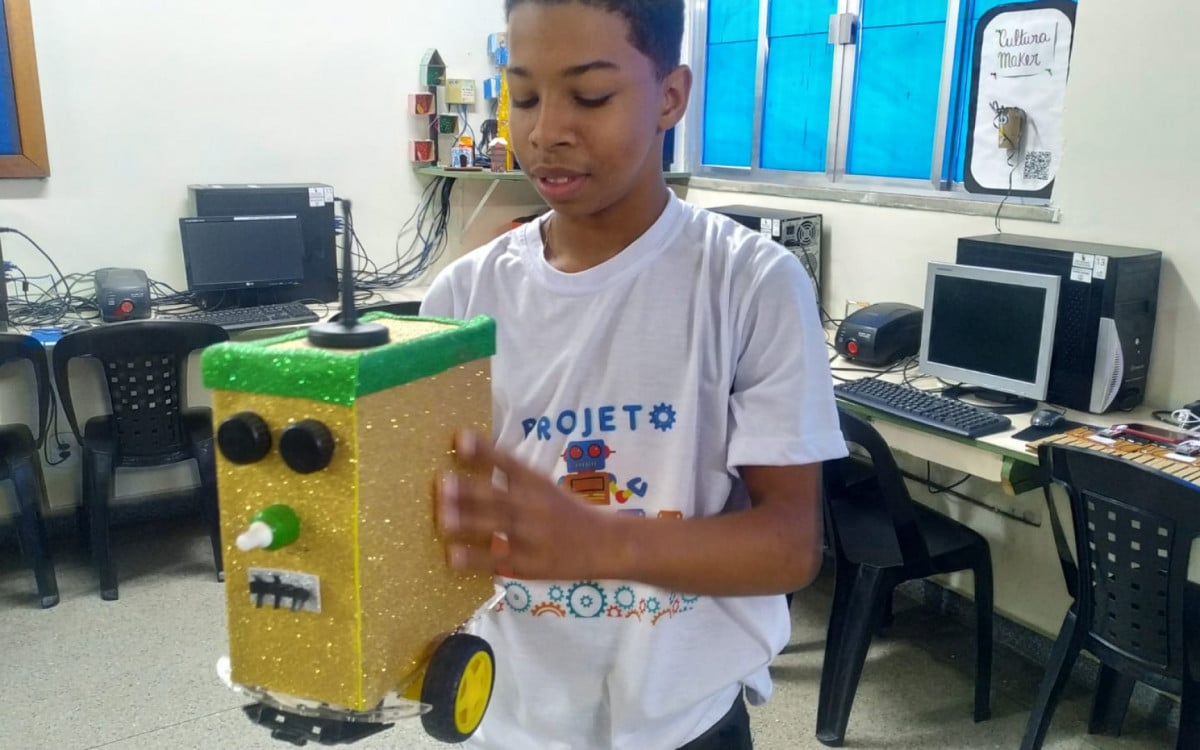 Projeto de tecnologia leva aprendizado para alunos de Caxias | Duque de Caxias
