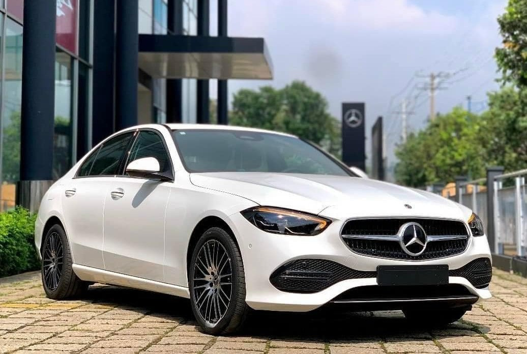 Xe sang đua giảm giá, Mercedes C-Class hạ sâu đến 110 triệu đồng