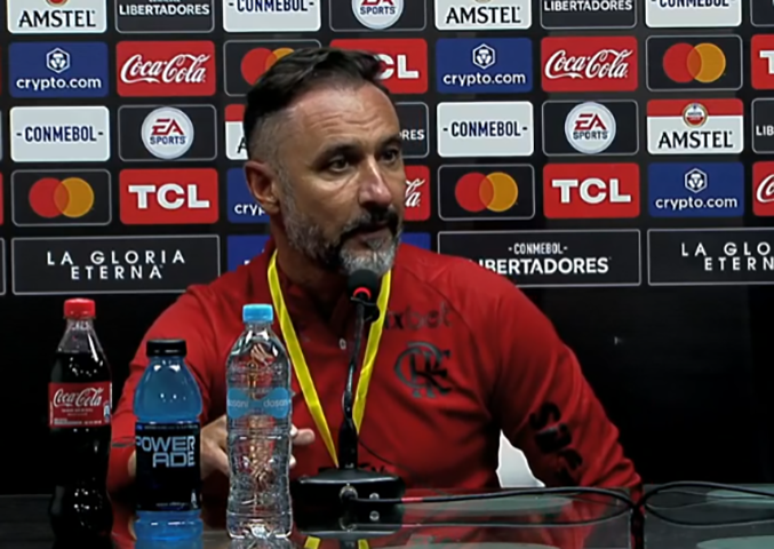 Vitor Pereira detona o futebol brasileiro: ‘Muita falta de educação’