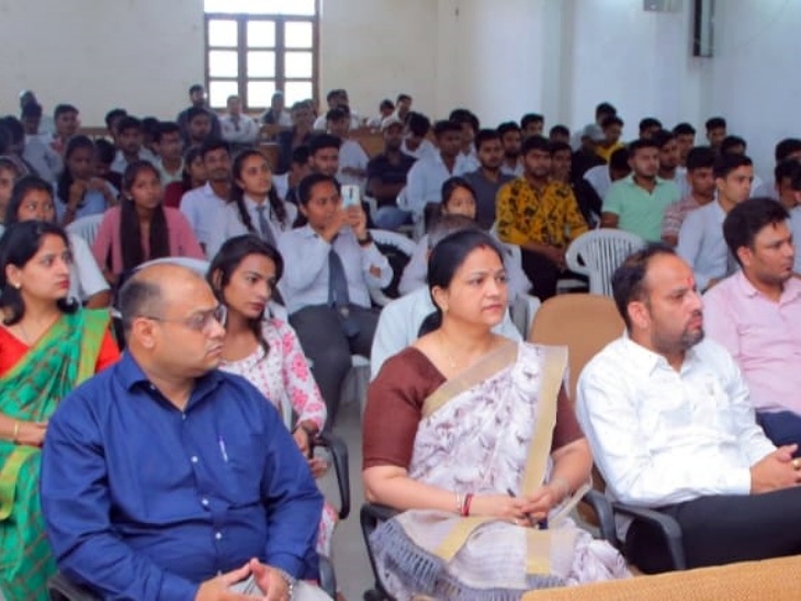 इंजीनियर्स दिवस टेक्नोलॉजी स्पीच कार्यक्रम: नाथद्वारा में कॉलेज स्टूडेंट्स को दी साइबर क्राइम की जानकारी