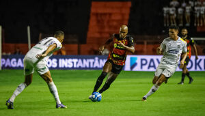 Jogador de futebol com mais tempo de seleção se aposenta aos 43 anos; conheça